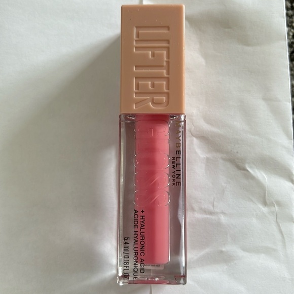 MaybellineLifter Gloss Plumping Lip Gloss with Hyaluronic Acid - 21 Gummy Bear - Picture 3 of 5